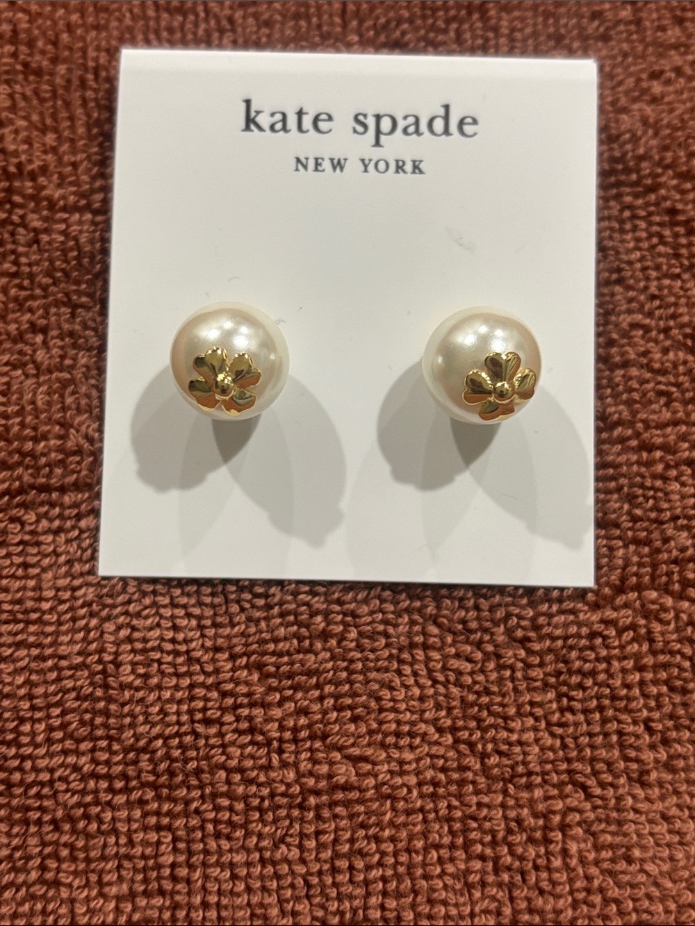 kate spade pearl stud earrings with gold clover accents